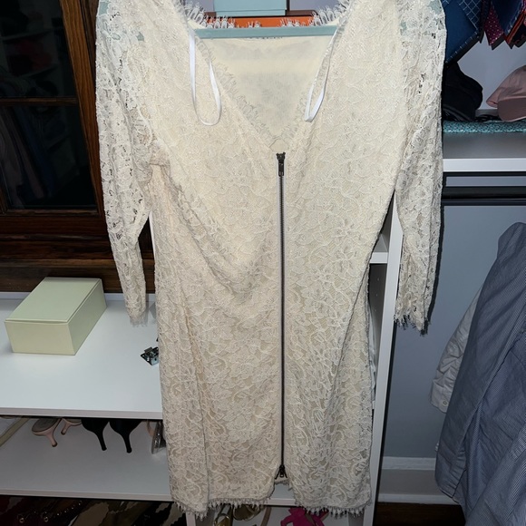 🤍🤍DVF🤍🤍PRISTINE cream lace Zarita classic mini dress. Size 12 worn once! - Picture 6 of 9